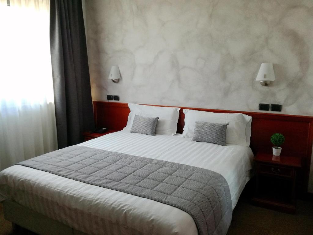 Postel nebo postele na pokoji v ubytování Hotel Medea
