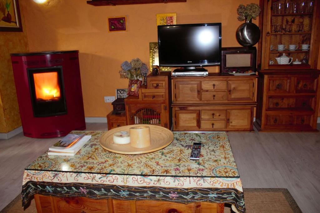 Una televisión o centro de entretenimiento en Casa Angel