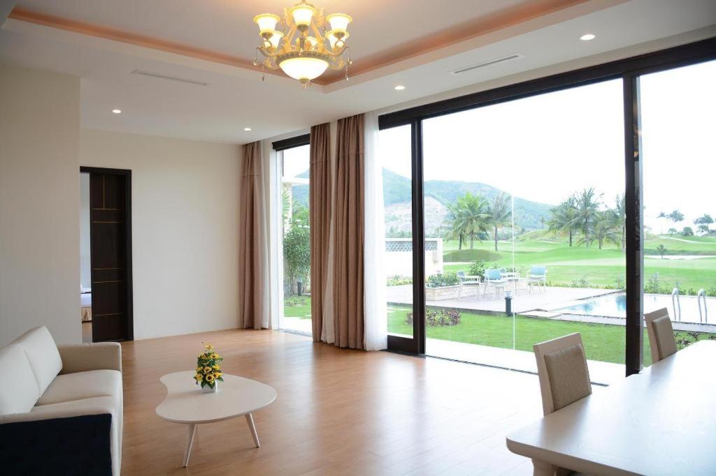 Oceanfront villa Nha Trang hotline