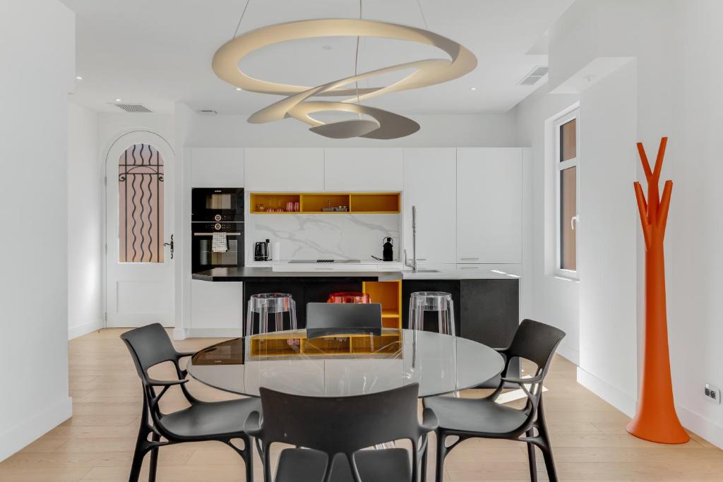 Appartement contemporain vue mer - Parking Privé & Bateau Privatif