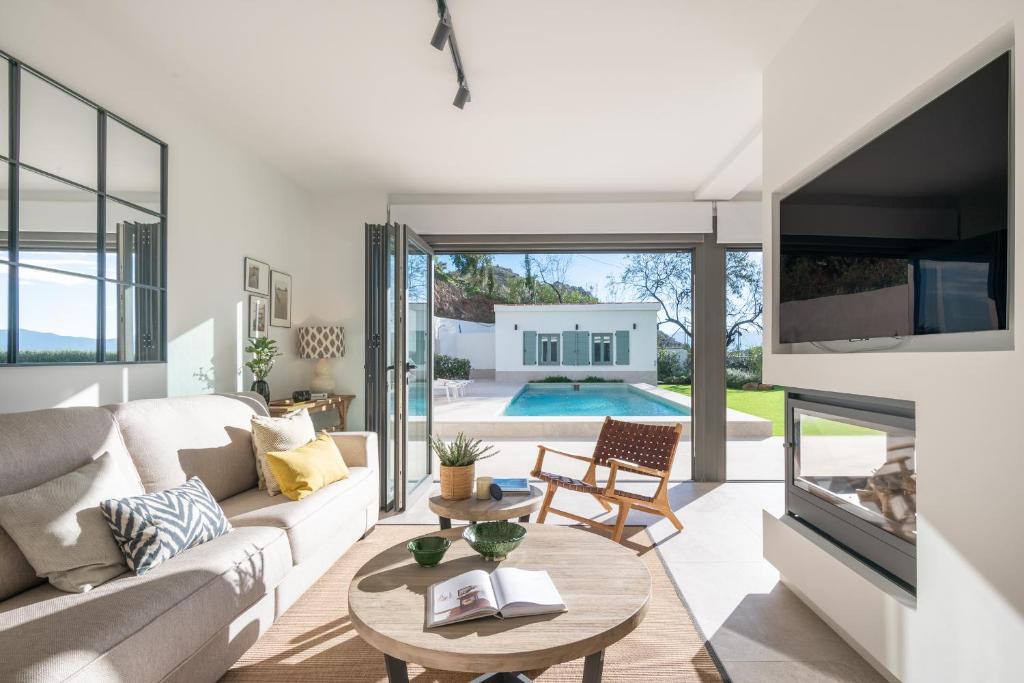 Luxury Rural Villa Pool by ELE Apartments