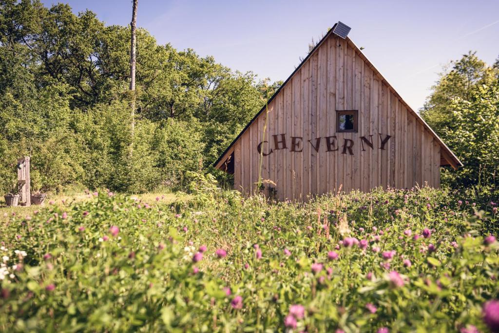 a barn with the word chevyvy written on it at Cabane Cheverny in Le Controis En Sologne