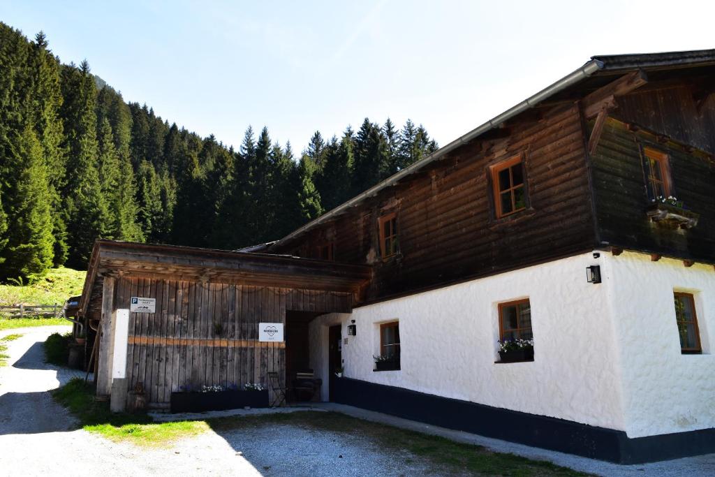 a building with a barn with a garage at Mountain Lodge Stubai in Neustift im Stubaital