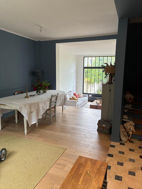 a dining room with a white table in a room at Grande maison familiale rénovée en 2025 in Versailles