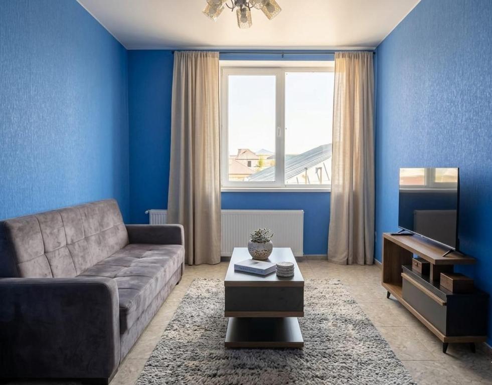 a living room with a couch and a window at Urban Harmony in Tsalka