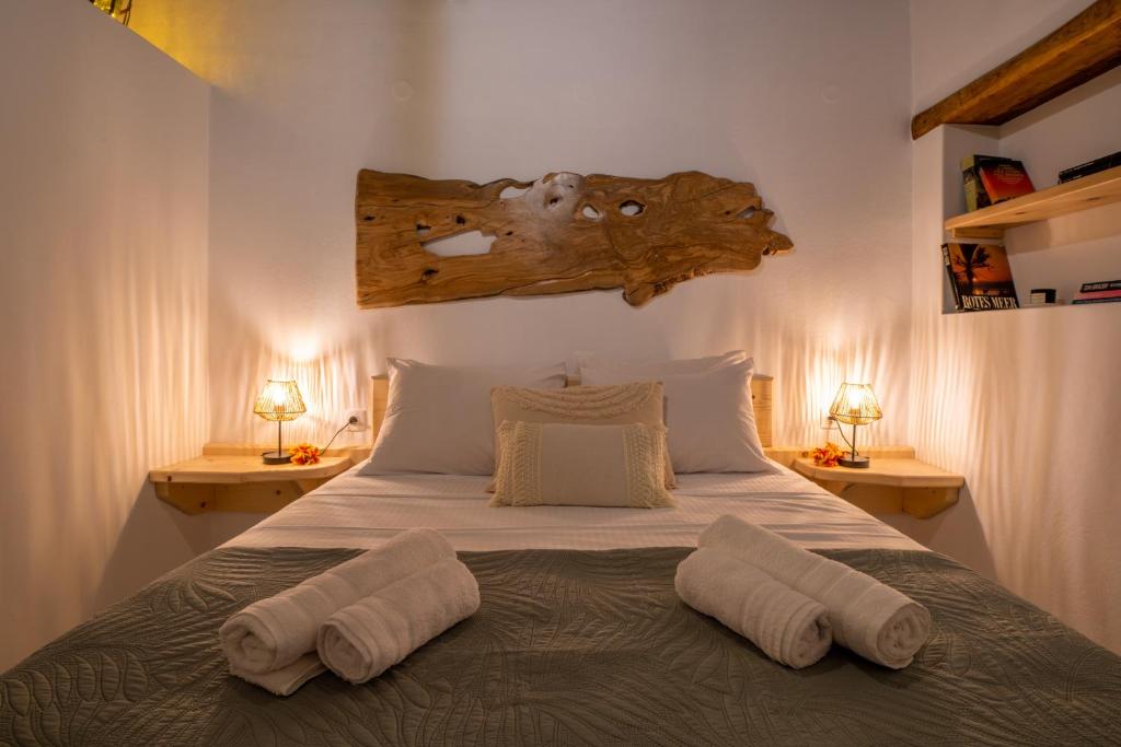 a bedroom with a bed with two towels on it at Yiayia's House in Votsi