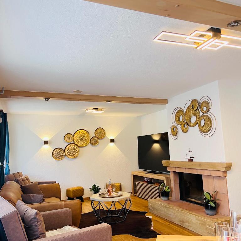 a living room with a couch and a fireplace at Chalet Mountain Lodge in Kandersteg