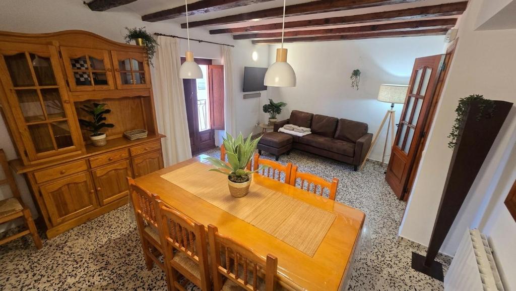 a living room with a wooden table and a couch at Albergue La Cuba in La Cuba