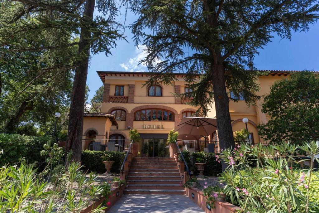 a large house with stairs leading up to it at Hotel Villa Ambrosina in Impruneta