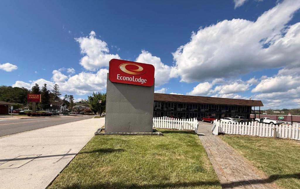 a sign in front of a building with a fence at Econo Lodge Galax in Galax