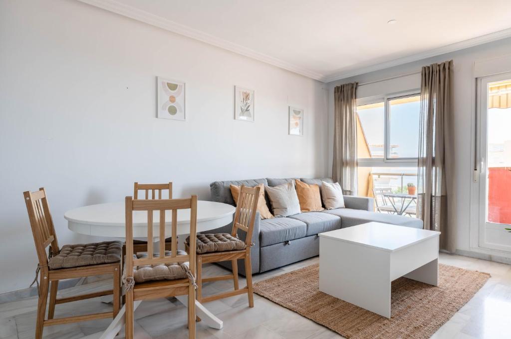 Bright Pool Apartment Torremolinos
