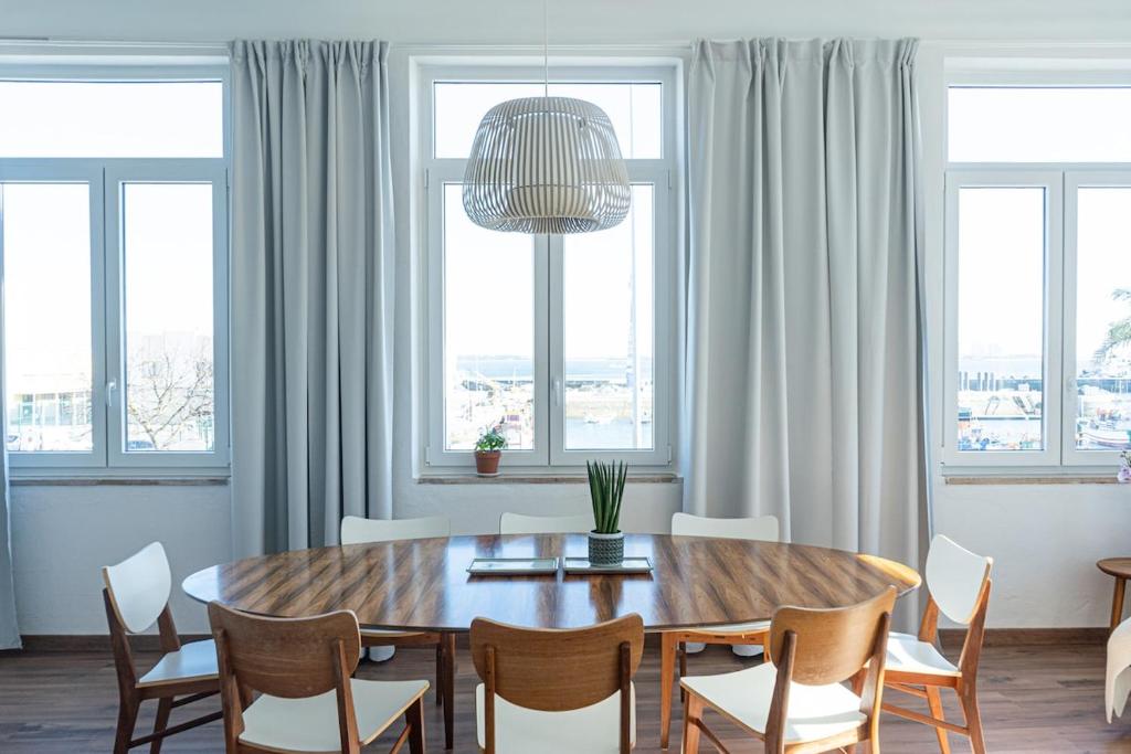 Waterfront Living - Stunning Sea and Ocean Views