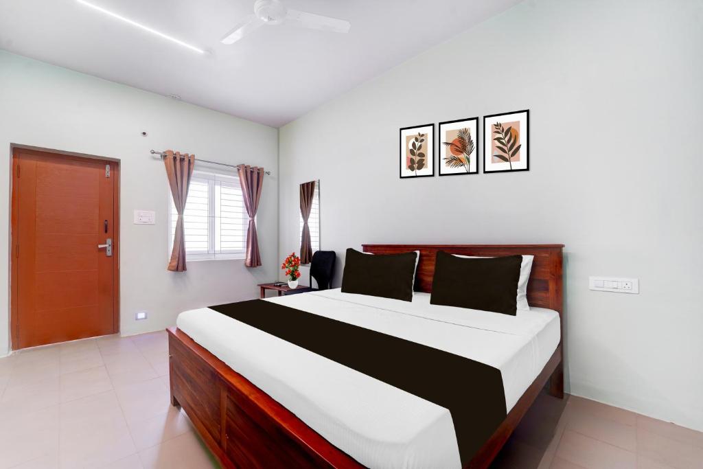 a bedroom with a large bed in a room at Collection O Karumathampatti in Coimbatore