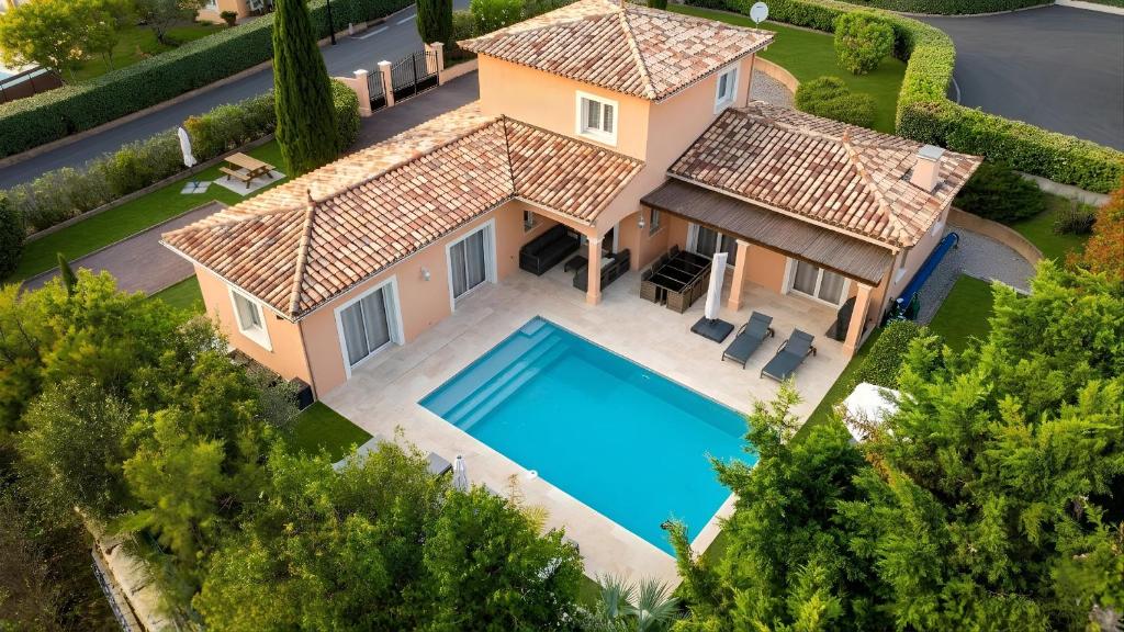 Villa Giovanna à Saint-Raphaël avec piscine chauffée
