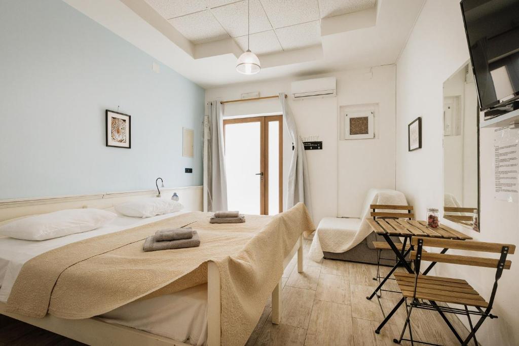 IVAN - nice room, near the see and park