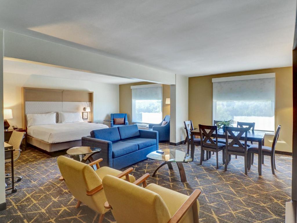 Holiday Inn - Piscataway - Somerset by IHG - Tweekamerappartement Met Uitzicht Op De Binnenplaats