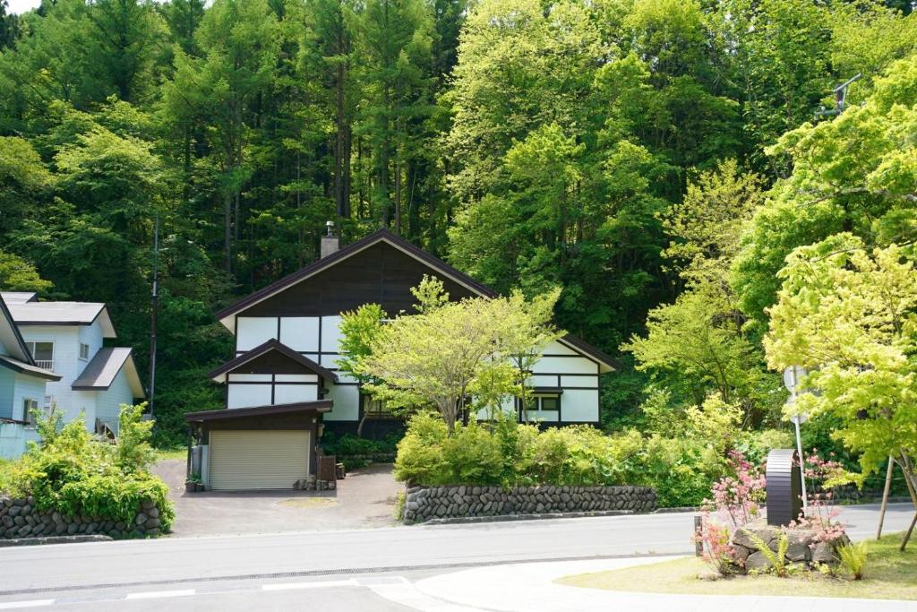 a row of houses on the side of a road at リトリート奥入瀬屋 in Towada