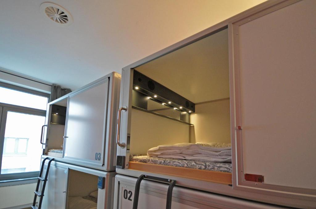 Heart of Gold Hostel & Capsules Berlin - Kingsize Capsule Met Gedeelde Badkamer