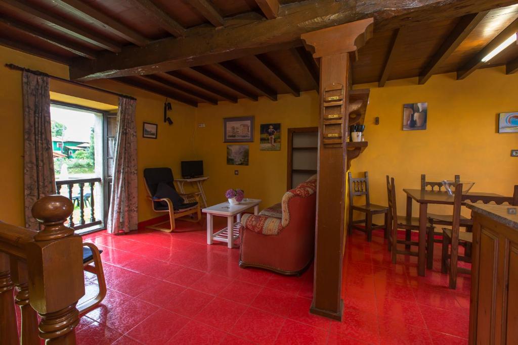 A seating area at Apartamentos Rurales Playa del Canal