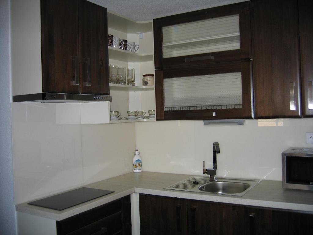 Kuchyňa alebo kuchynka v ubytovaní Apartmán Ria