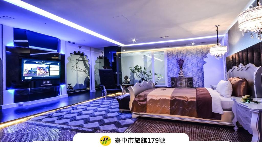 a room with a bed and a television in it at Xiadu Motel in Taichung