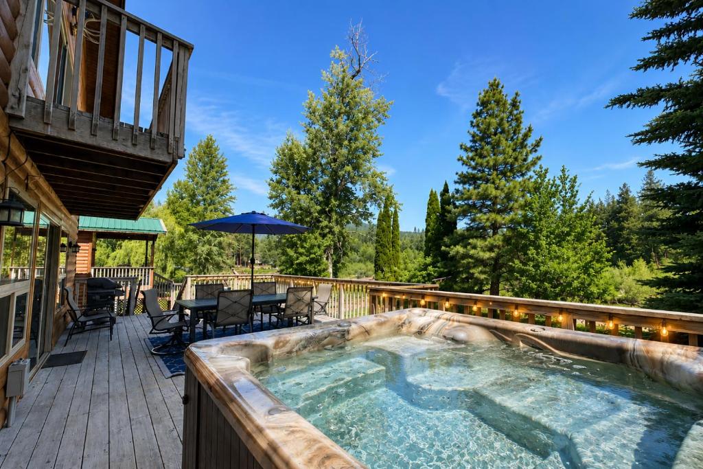 a hot tub on the deck of a house at Riverwood Lodge in Leavenworth
