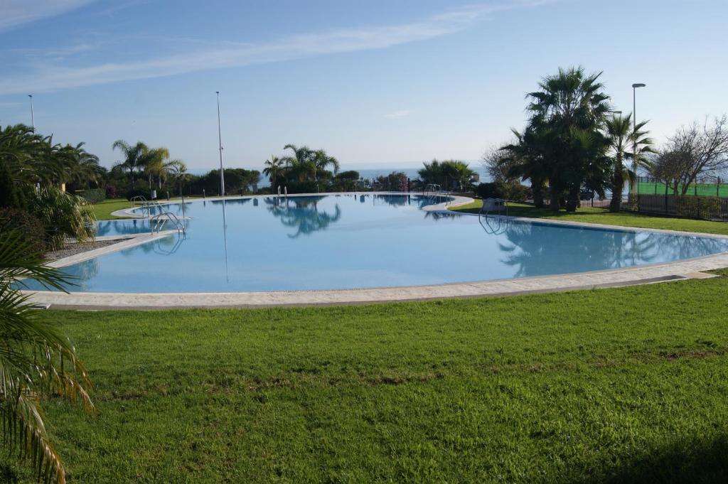 Bazén v ubytování Alcocebre Beach Resort nebo v jeho okolí