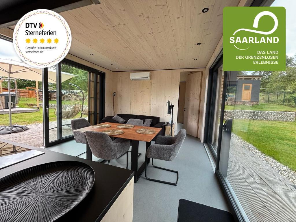 a small dining room with a table and chairs at Chalet WaldZeit in Weiskirchen