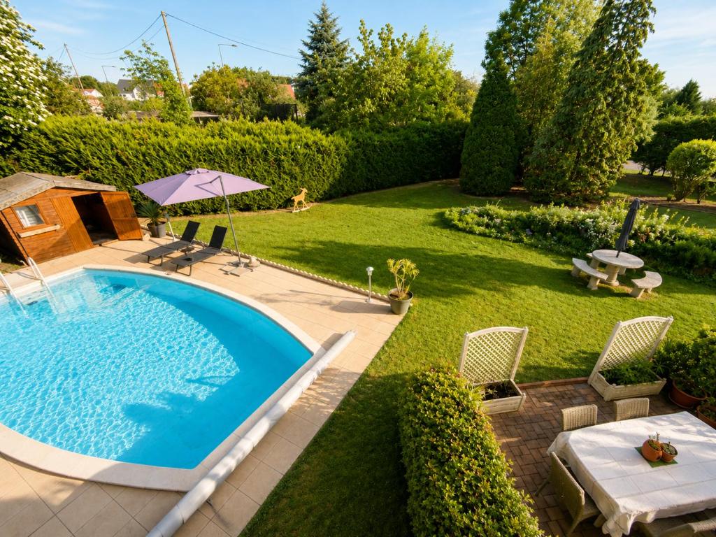 an overhead view of a swimming pool in a yard at 185 m duplex with pool near Strasbourg in Ittenheim