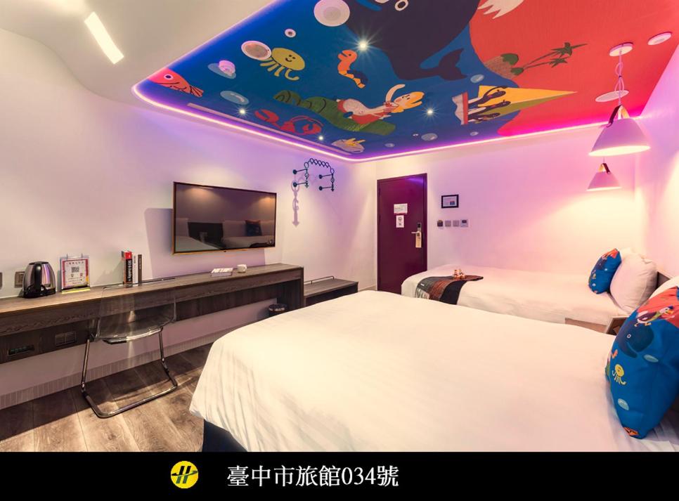 a hotel room with a bed and a ceiling with an aquarium at Norway Forest Travel hotel 1 Taichung in Taichung