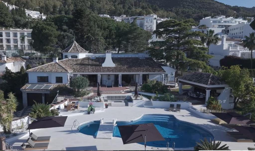 an aerial view of a house with a swimming pool at Casa Jose in Mijas