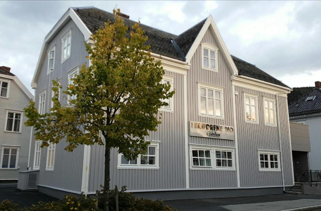 a large house with a gambrel roof at Mogården in Orkanger