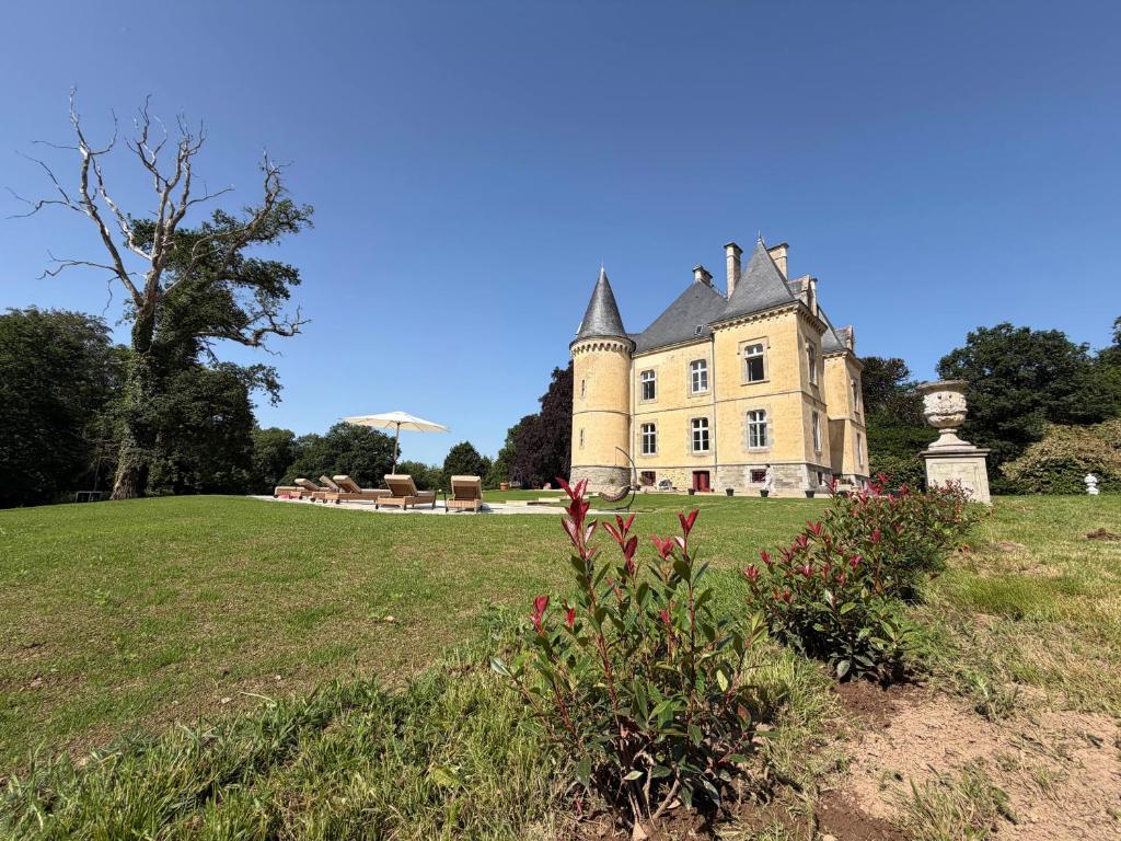 an old castle on a hill with a grassy field at Coin de Paix - Château de Launay in Saint-Vincent-sur-Oust