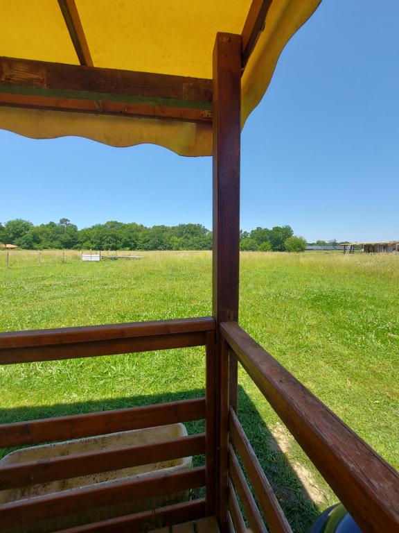 a view of a field from the inside of a barn at Au refuge de Lahontan in Castelnau-dʼAuzan