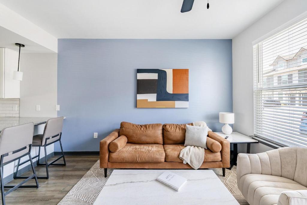 a living room with a couch and a table at Landing Modern 3BD Gym Rooftop Lounge in Bellview