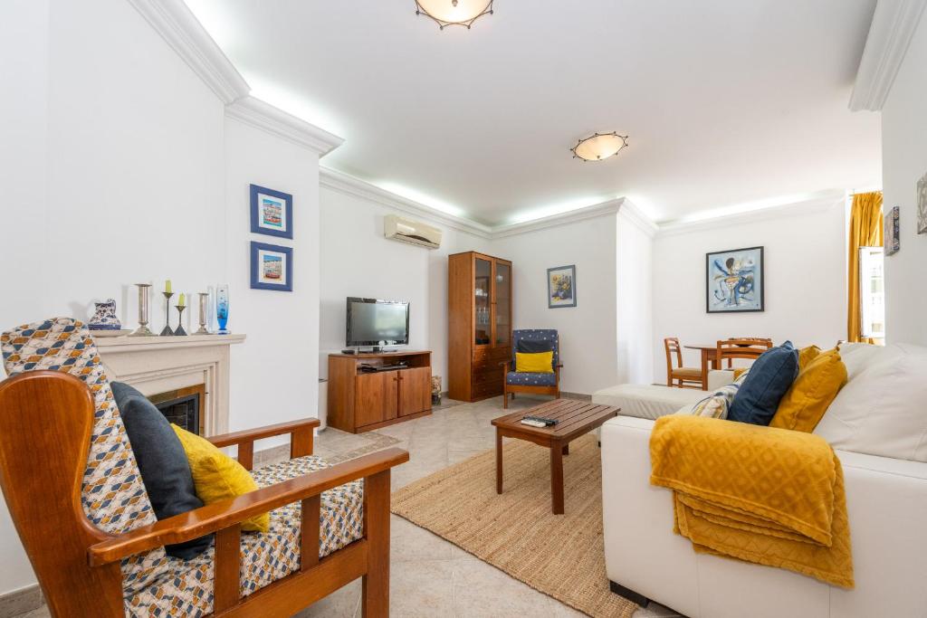 Serene Stay Algarve - Near Cabanas Beach & Train