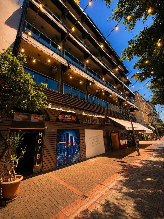 a building with lights on the side of it at Giray Hotel in Alanya