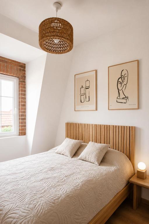 a bedroom with a bed and a window at Jainty Apartments Bytom in Bytom