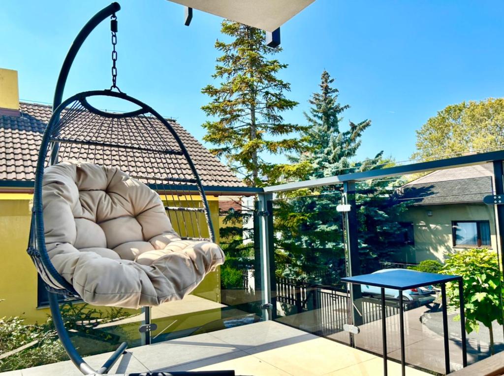 Modern Premium Apartment with Balcony & Free Parking