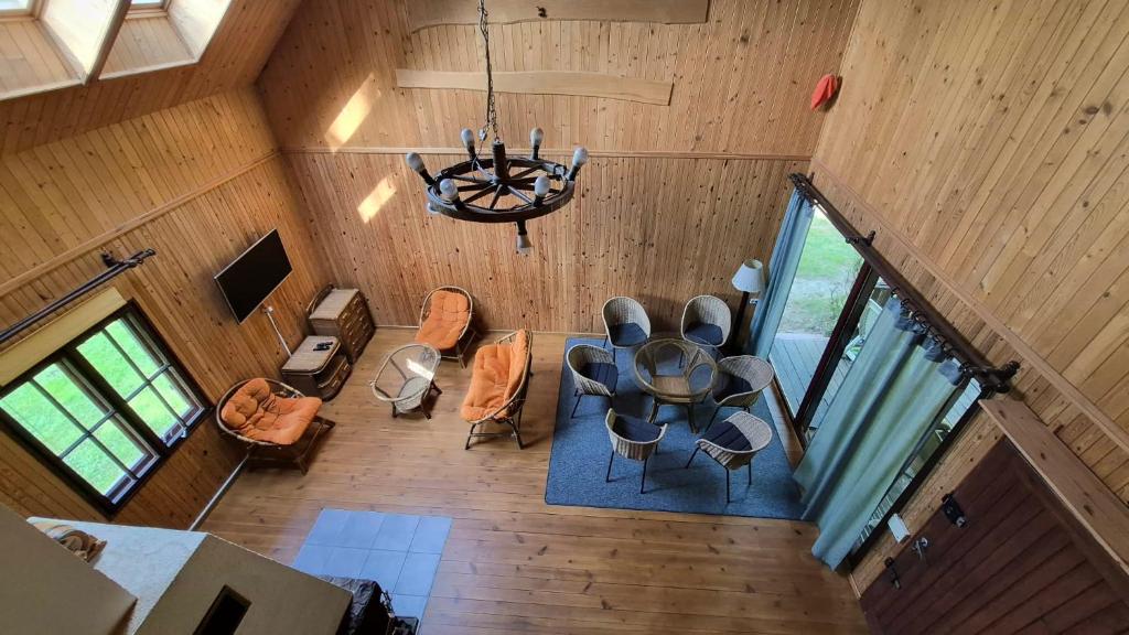 an overhead view of a living room with a chandelier at Dom Pilchy nad jeziorem Roś in Pilchy