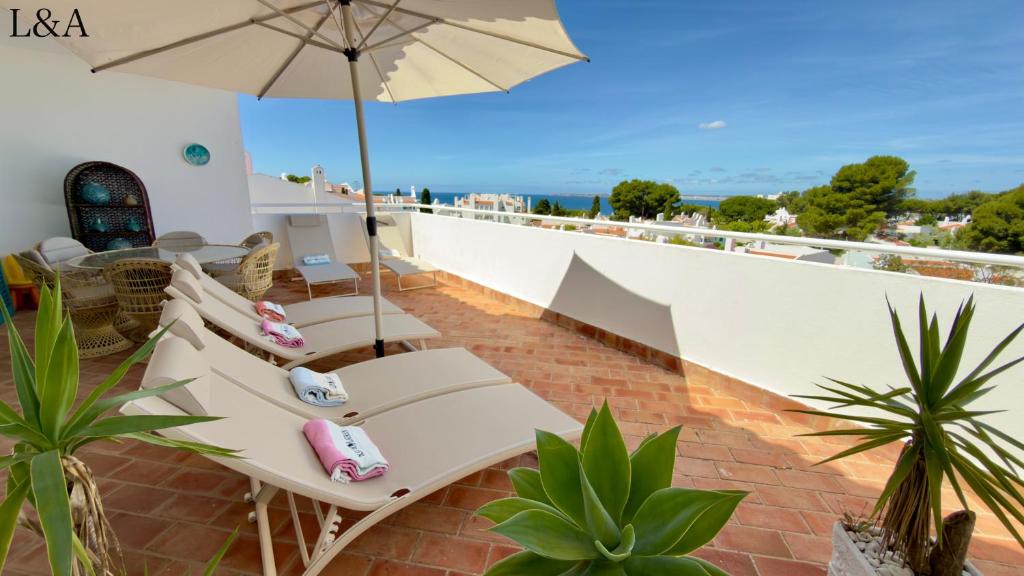 Duplex Penthouse L&A Prainha with sea view, 2 Terraces, plus balcony