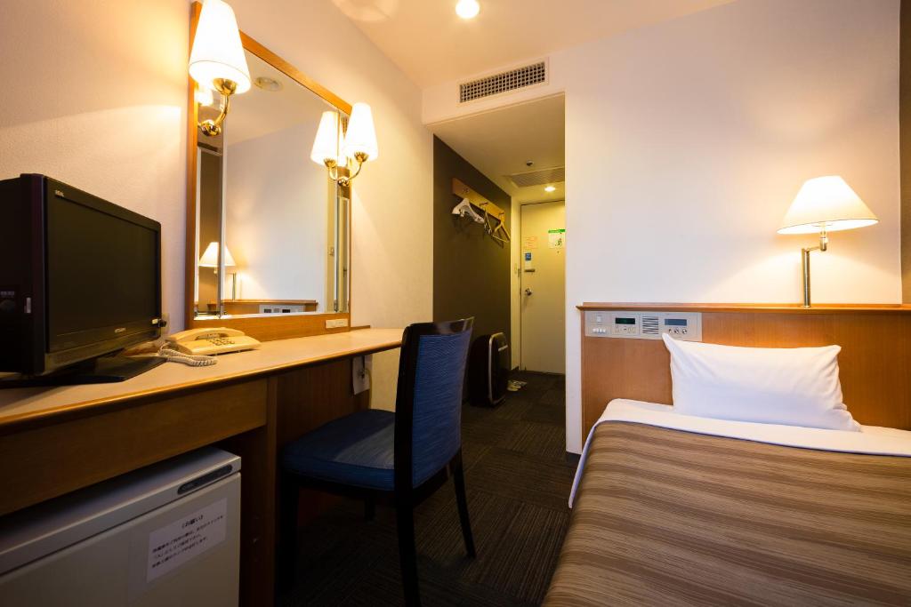Postel nebo postele na pokoji v ubytování Ark Hotel Osaka Shinsaibashi -ROUTE INN HOTELS-