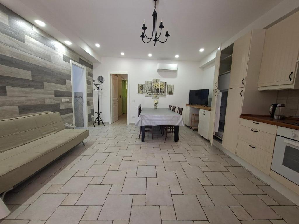 a kitchen and living room with a table and a couch at Morrovalle LOVE in Morrovalle