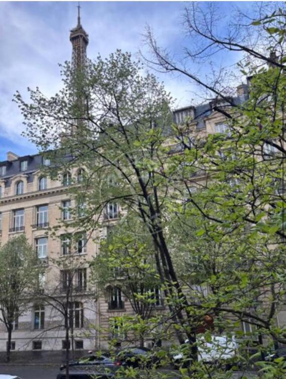 Eiffel tour studio