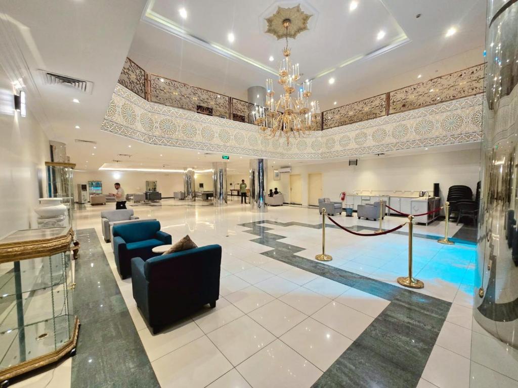 a lobby with couches and a chandelier at فندق الجنوب Al janob hotel in Riyadh