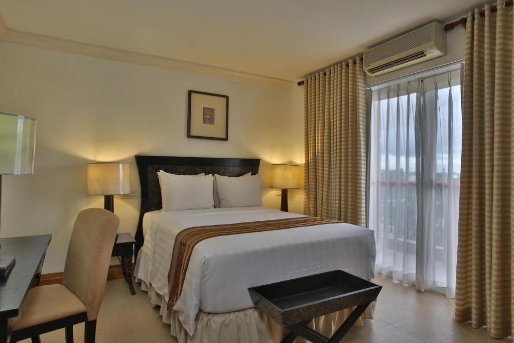 Crown Regency Suites Mactan - Three-Bedroom Suite