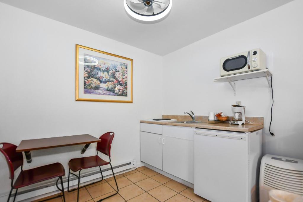 Studio Motel of Lake George photo