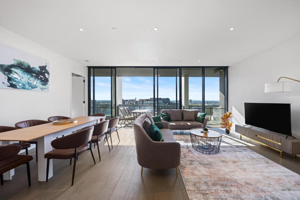 The Eminence Apartments by CLLIX - 