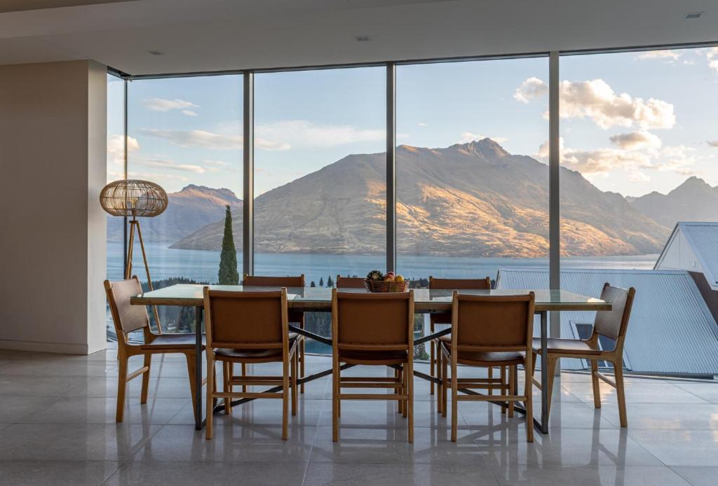 Views on Edinburgh - a Relax it's Done luxury holiday home, Queenstown ...