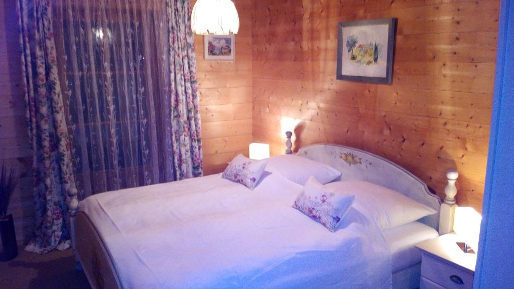 Postel nebo postele na pokoji v ubytování Ferienwohnung Elisabeth